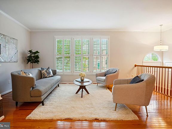 4th image of 10457 Courtney Dr