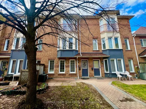 151 Townsgate Dr #8, Vaughan, ON L4J 8J7