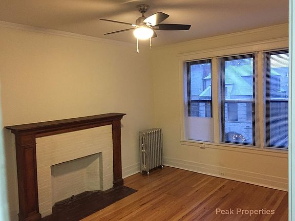 3rd image of 3167 N Pine Grove Ave APT 60