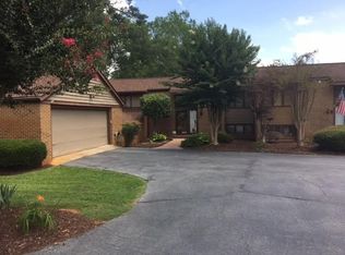120 Deer Run Ln, Greenwood, SC 29646