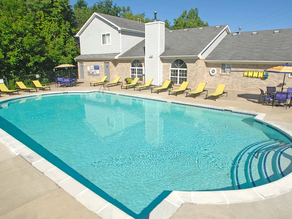 Swimming Pool and Sun Deck