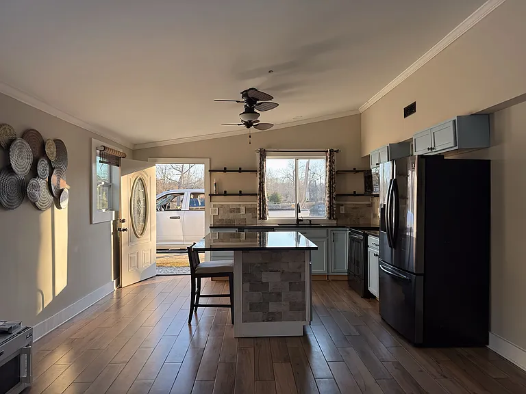 1076 Rock Pond Ln — Photo 8