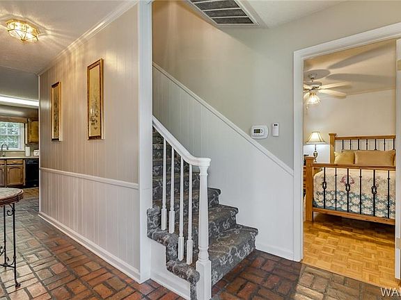 3rd image of 1708 Harmony Ln