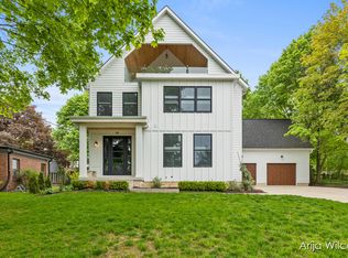 66 Baltimore Dr NE, Grand Rapids, MI 49503