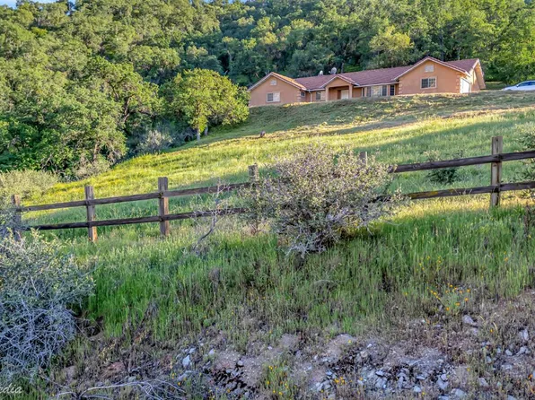27557 Paradise Valley Ln, Clovis, CA 93619