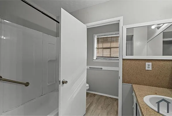2729 Main St #3 — Photo 8