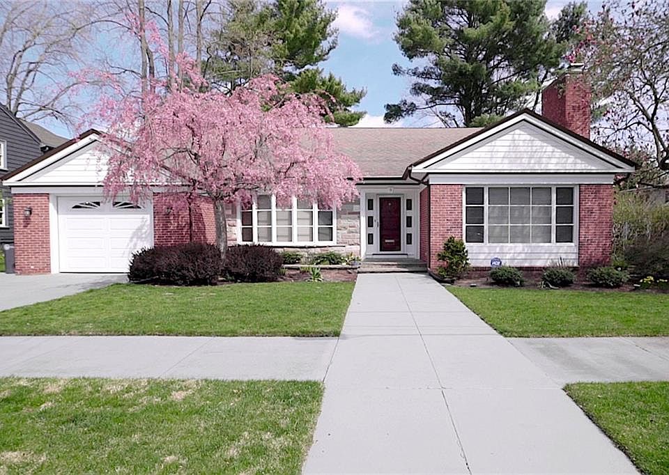 1st image of 9 Glen Dr