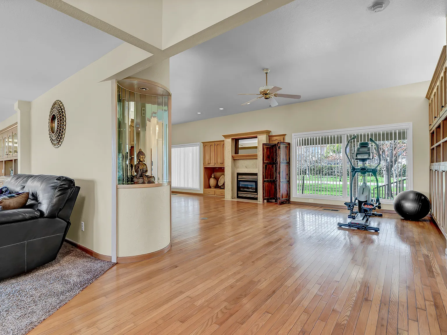 4 bed, 2798 sqft, $3,995 — Photo 2