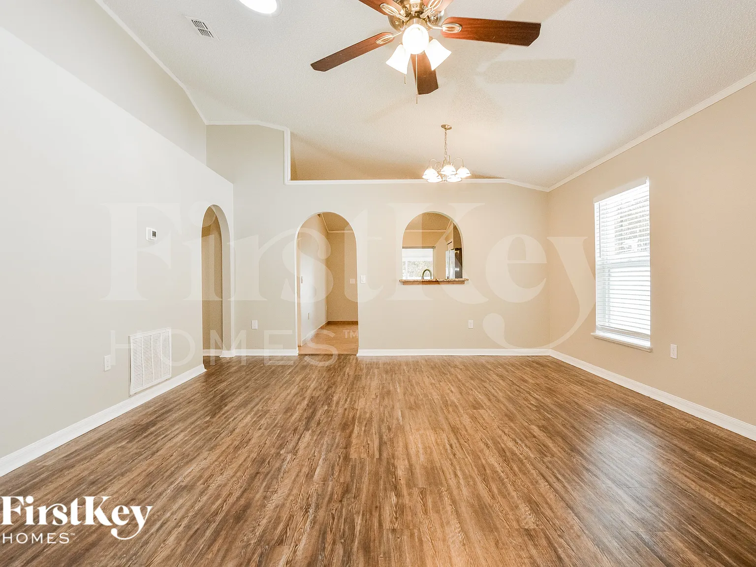 3 bed, 2.0 bath, 1627 sqft, $2,690 — Photo 2