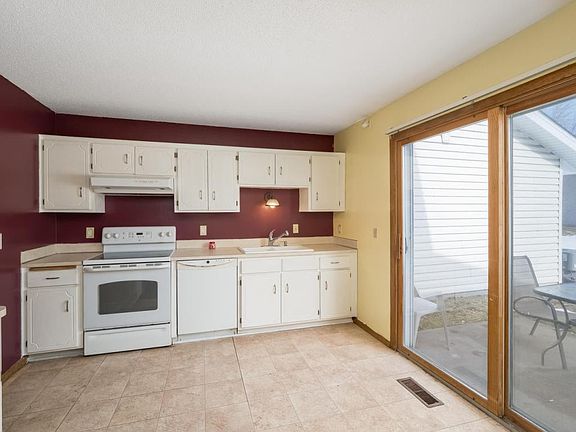 3rd image of 479 Pleasure Creek Dr