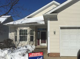 255 Village Dr, Seven Hills, OH 44131