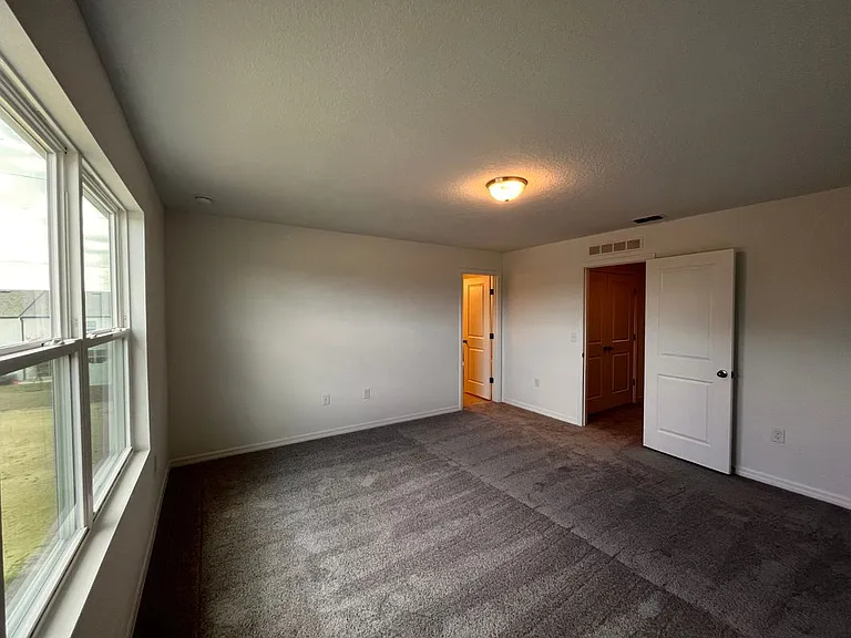 1004 Appleton St — Photo 11