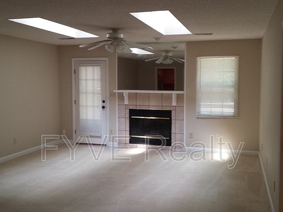5th image of 221 Camelot Ct