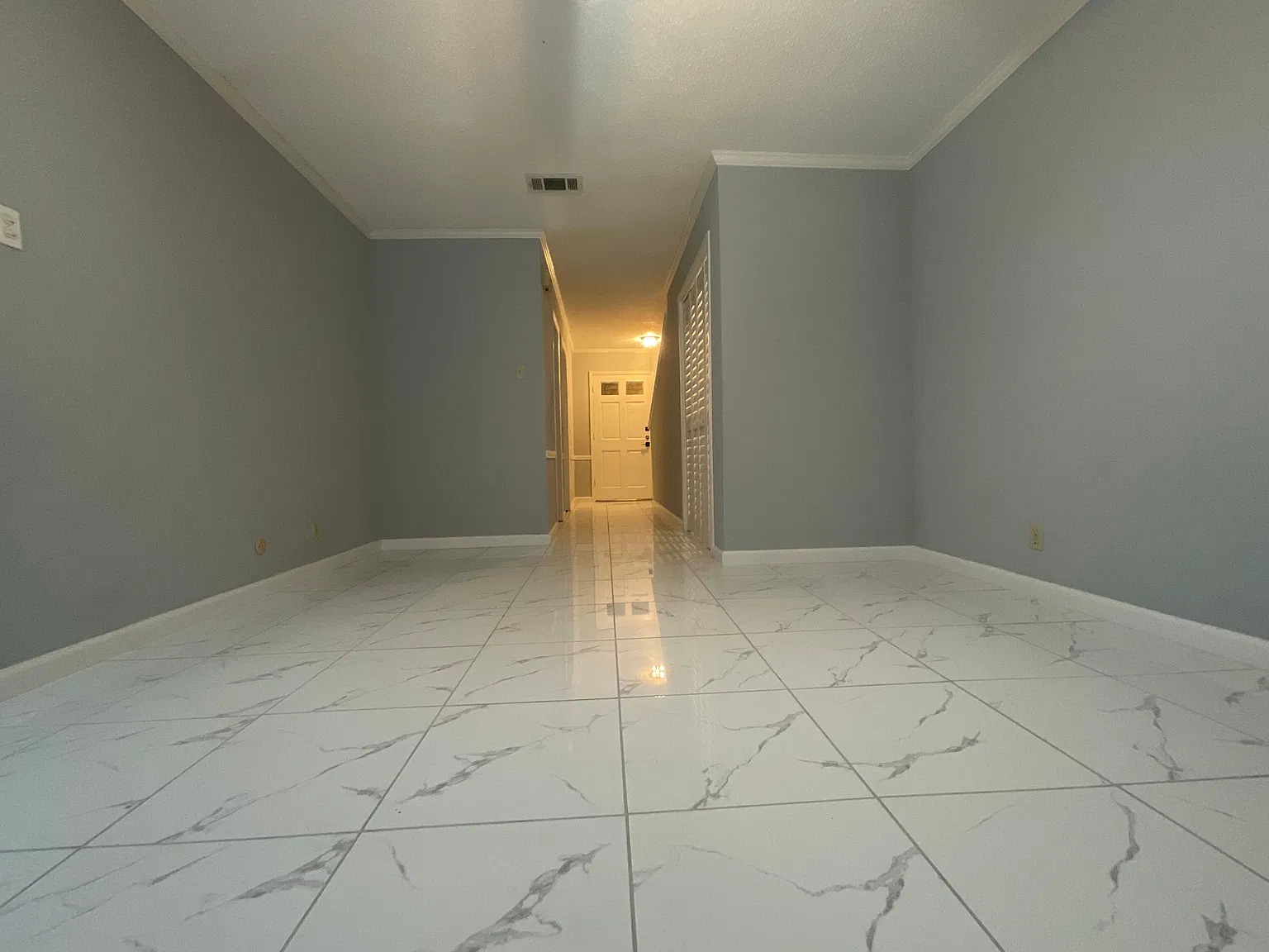 Fully renovated and remodeled Large 2 Bedroom and 2 Bath Apartment with a 2 car garage and a priv... — Photo 3