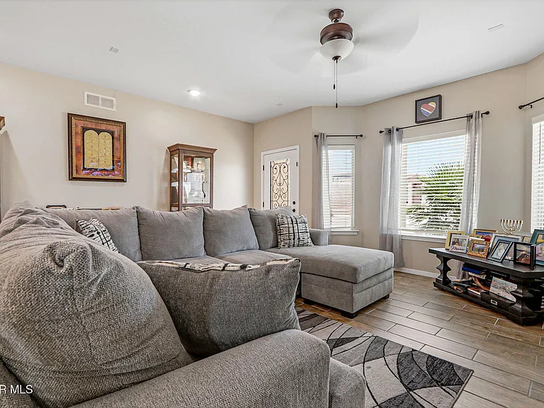 13066 Grantham Ln — Photo 27