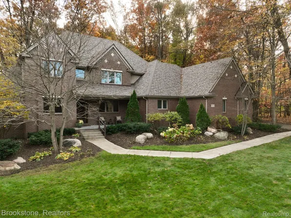 9865 Kingston Rdg, Clarkston, MI 48348