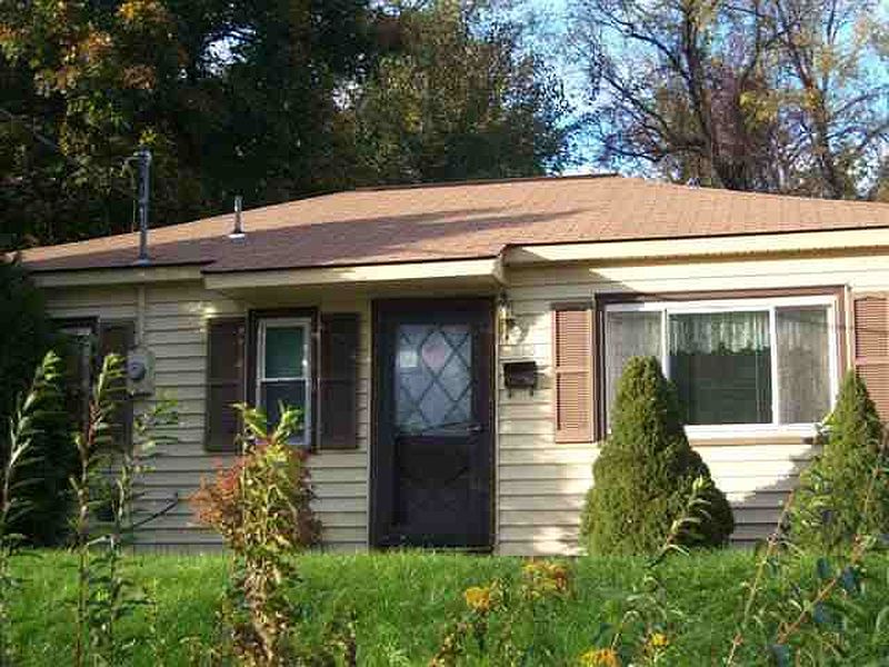 2nd image of 213 WASHINGTON Avenue