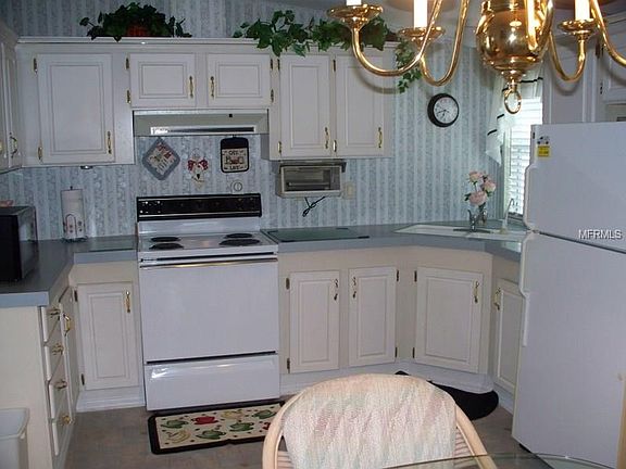 2nd image of 627 NE Cottage Park Ln