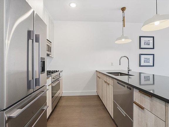 4th image of 386 5th St Unit 402