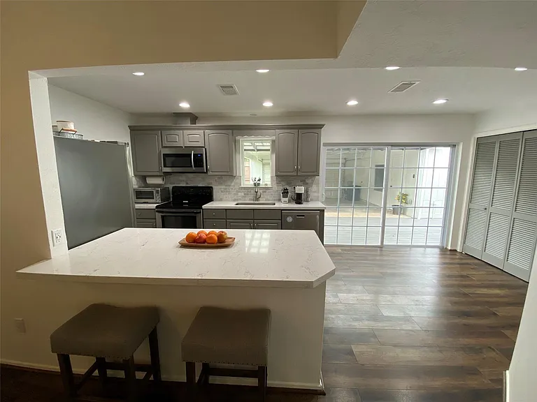 8310 Spring Wind Dr — Photo 7