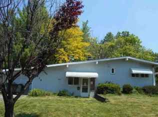 1839 Robindale St, Wickliffe, OH 44092