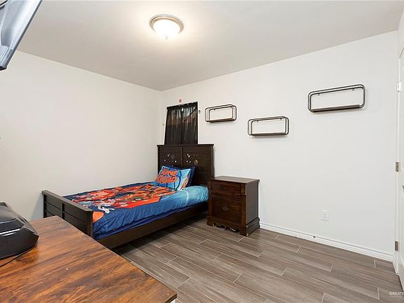 4th image of 401 Olympic St