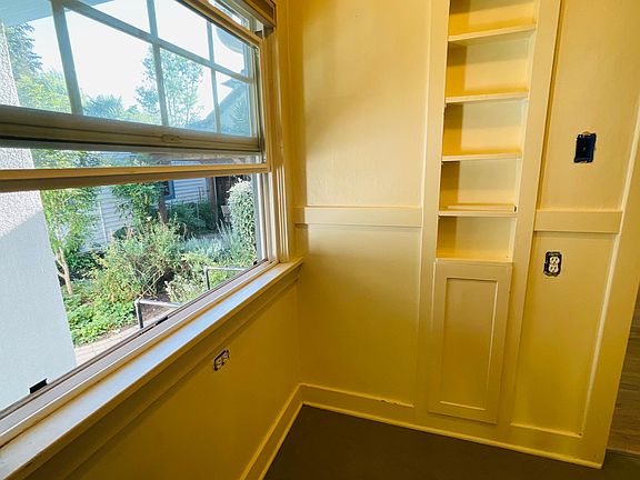 Kitchen window 1405