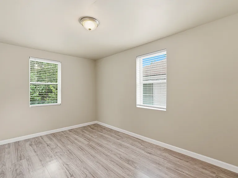 1025 Elliott Ave — Photo 19