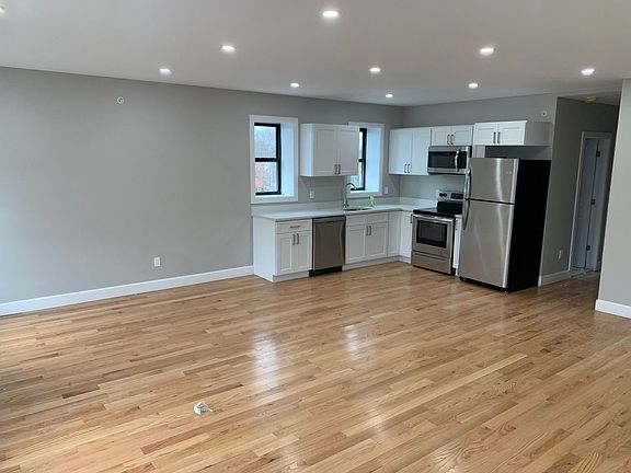 5th image of 525 Clinton Ave #4A