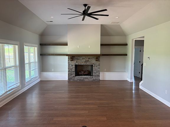 2nd image of 2556 Beauvoir Dr