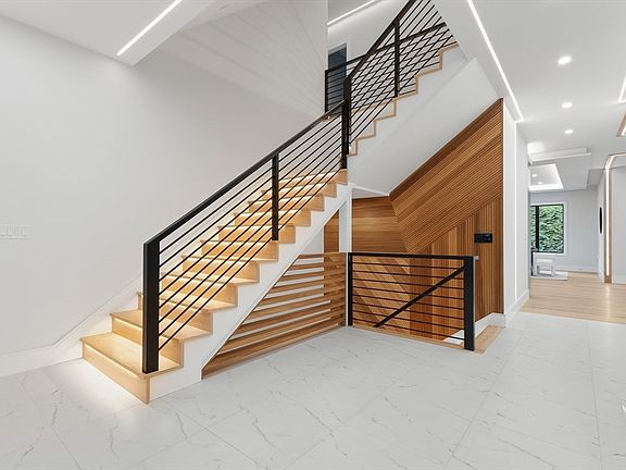 5th image of 108 Woodbine Cir