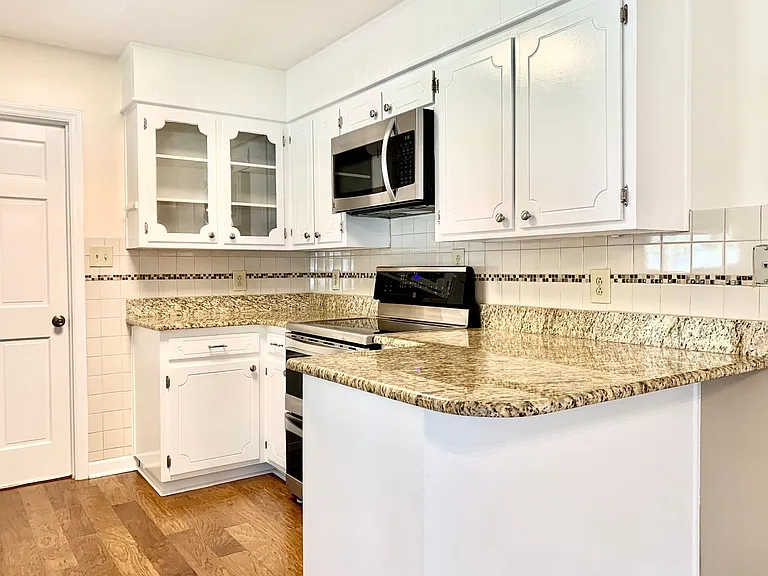 213 Dogwood St — Photo 5