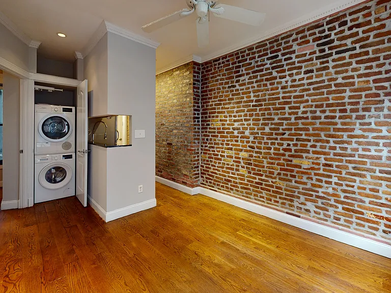 232 Elizabeth St #5B — Photo 6