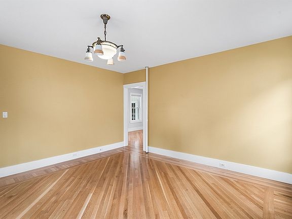 5th image of 128 W Spruce St