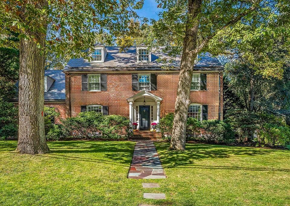 1st image of 10 Lanark Rd