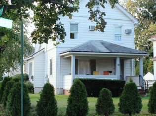 18 Beach Rd, Great Neck, NY 11023