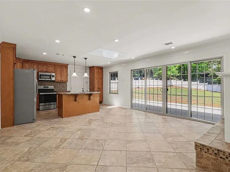 3582 Cloudland Dr — Photo 13