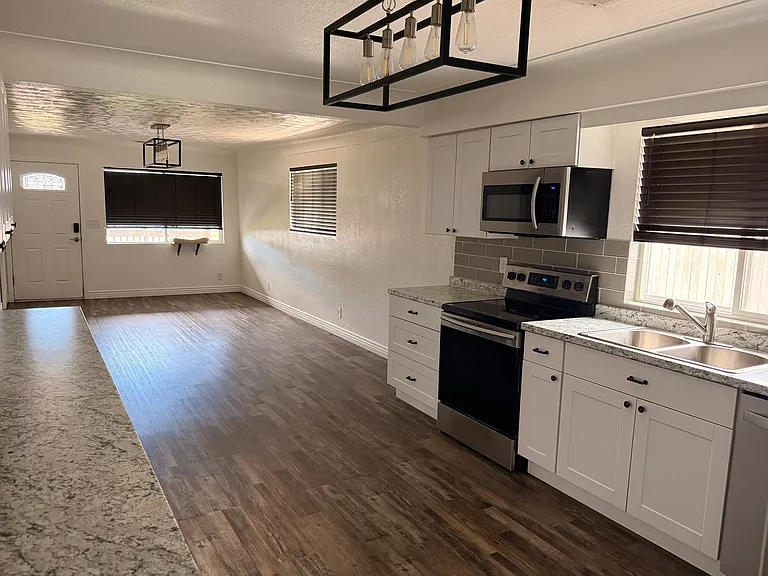 333 Elm Ave — Photo 4
