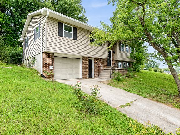 2nd image of 307 McMaster Pl