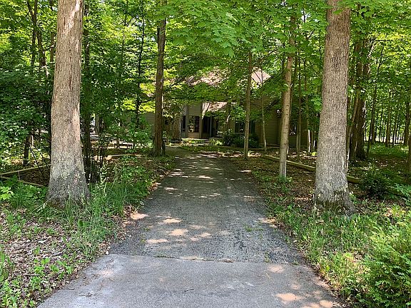 4th image of 33120 Dawn Dr