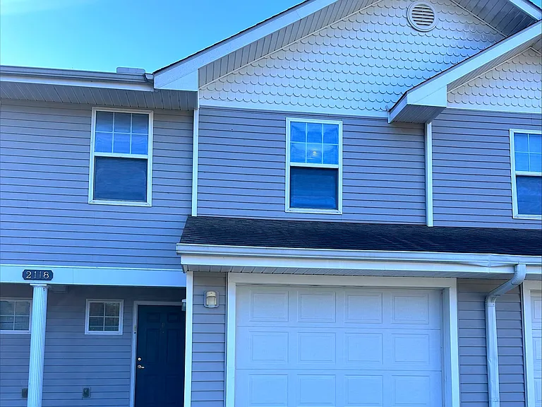 2105 SE Pioneer Way — Photo 1