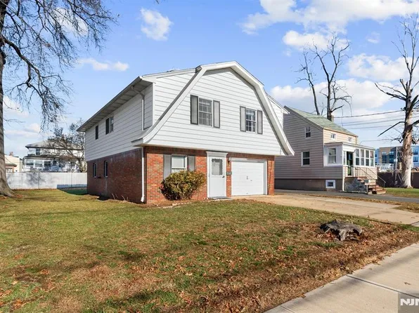 32 Poplar Ave, Little Ferry, NJ 07643