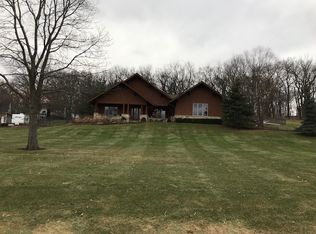 41W049 Saddlebrook Dr, St Charles, IL 60175