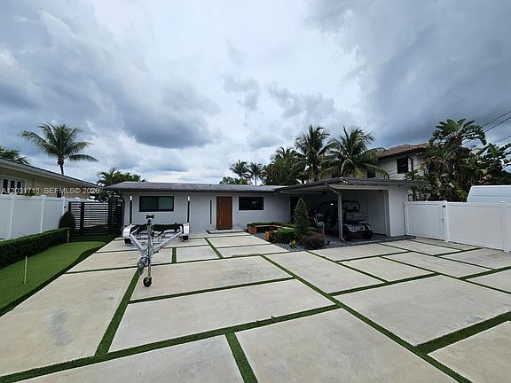 3rd image of 2543 Gulfstream Ln