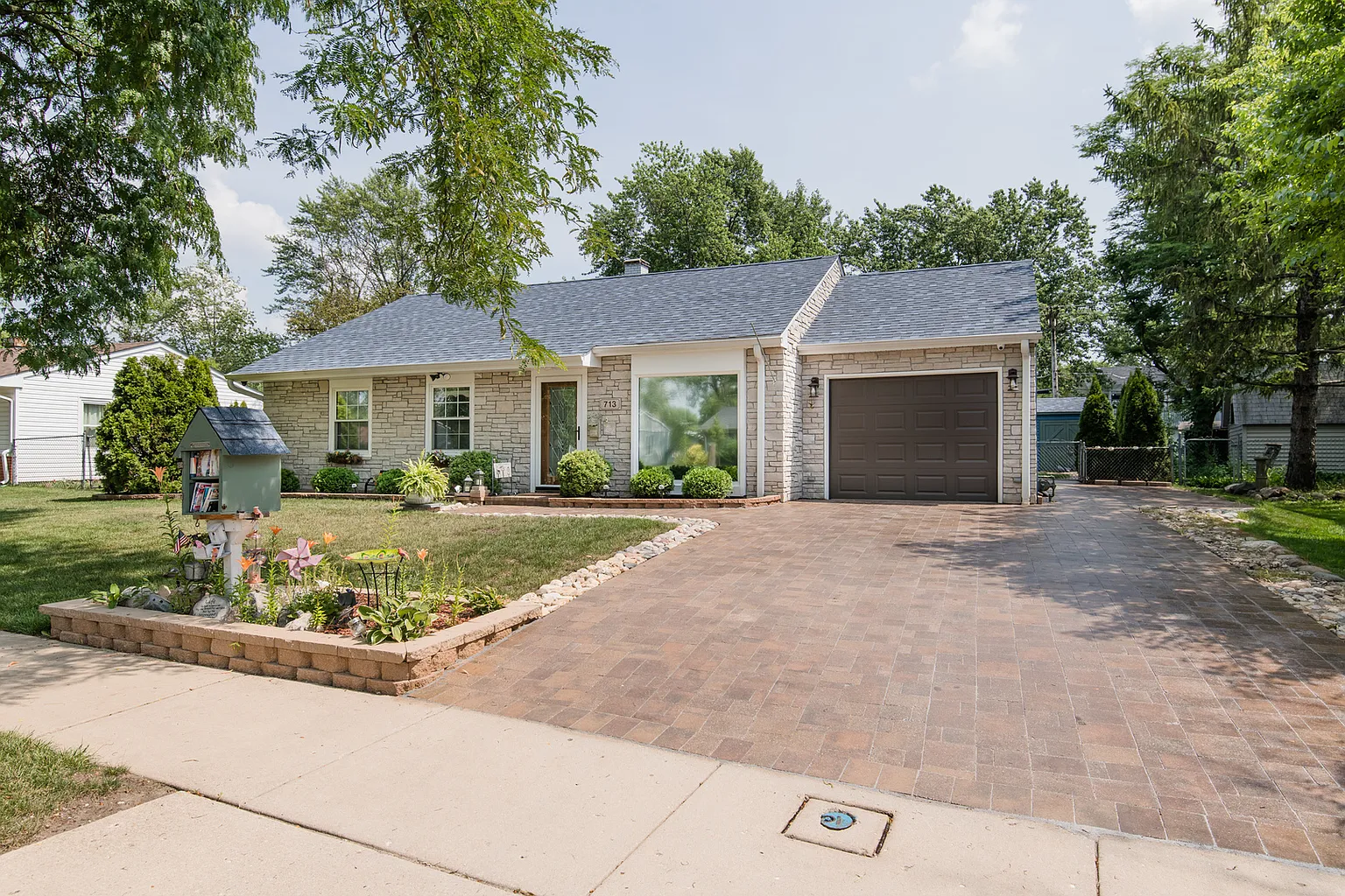 713 Russet Ln photo 1