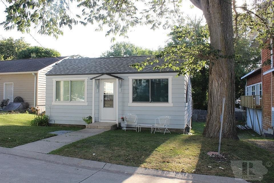 1st image of 15360 Oakwood Ave