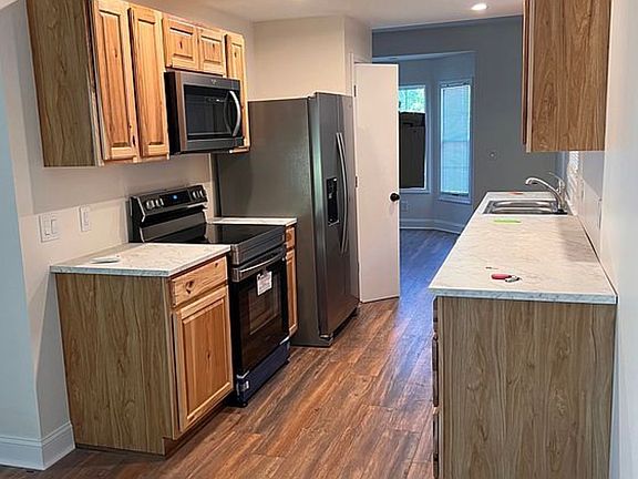4th image of 604 Castlegate Dr