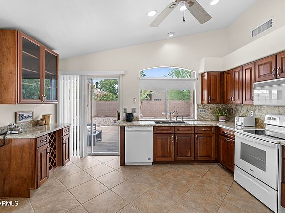 4th image of 445 W ENCINAS Street