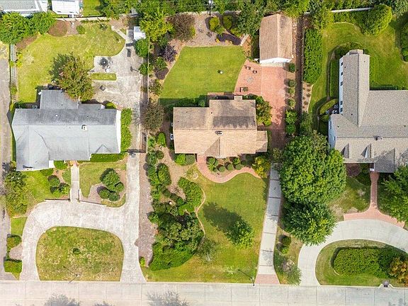 3rd image of 3039 Pine Needle Road