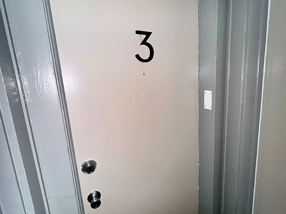 3rd image of 360 13th Ave NE #B1b02c79e